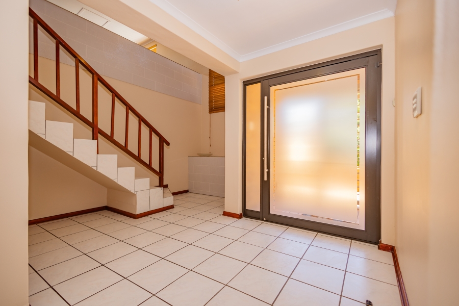 To Let 3 Bedroom Property for Rent in Loevenstein Western Cape